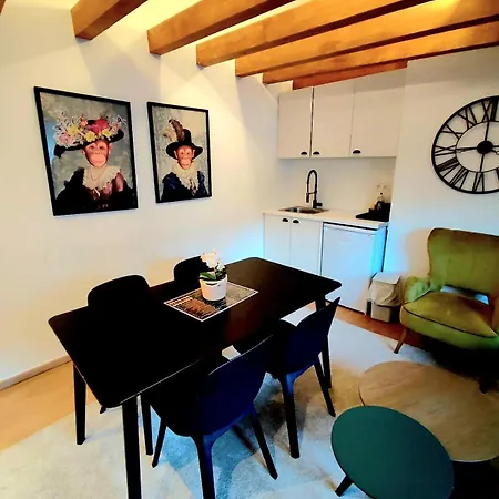 Quartier Louise Apartment *